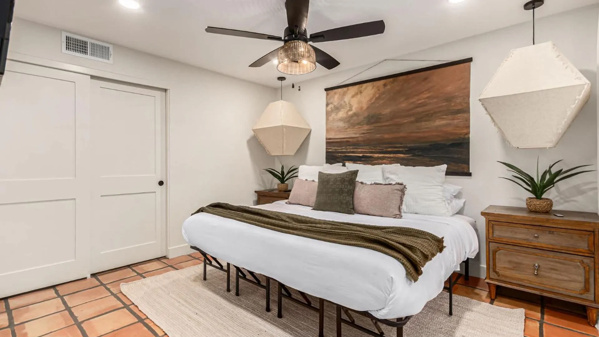 Villa Solanova Designer Oasis With Cocktail Pool & Theater Scottsdale