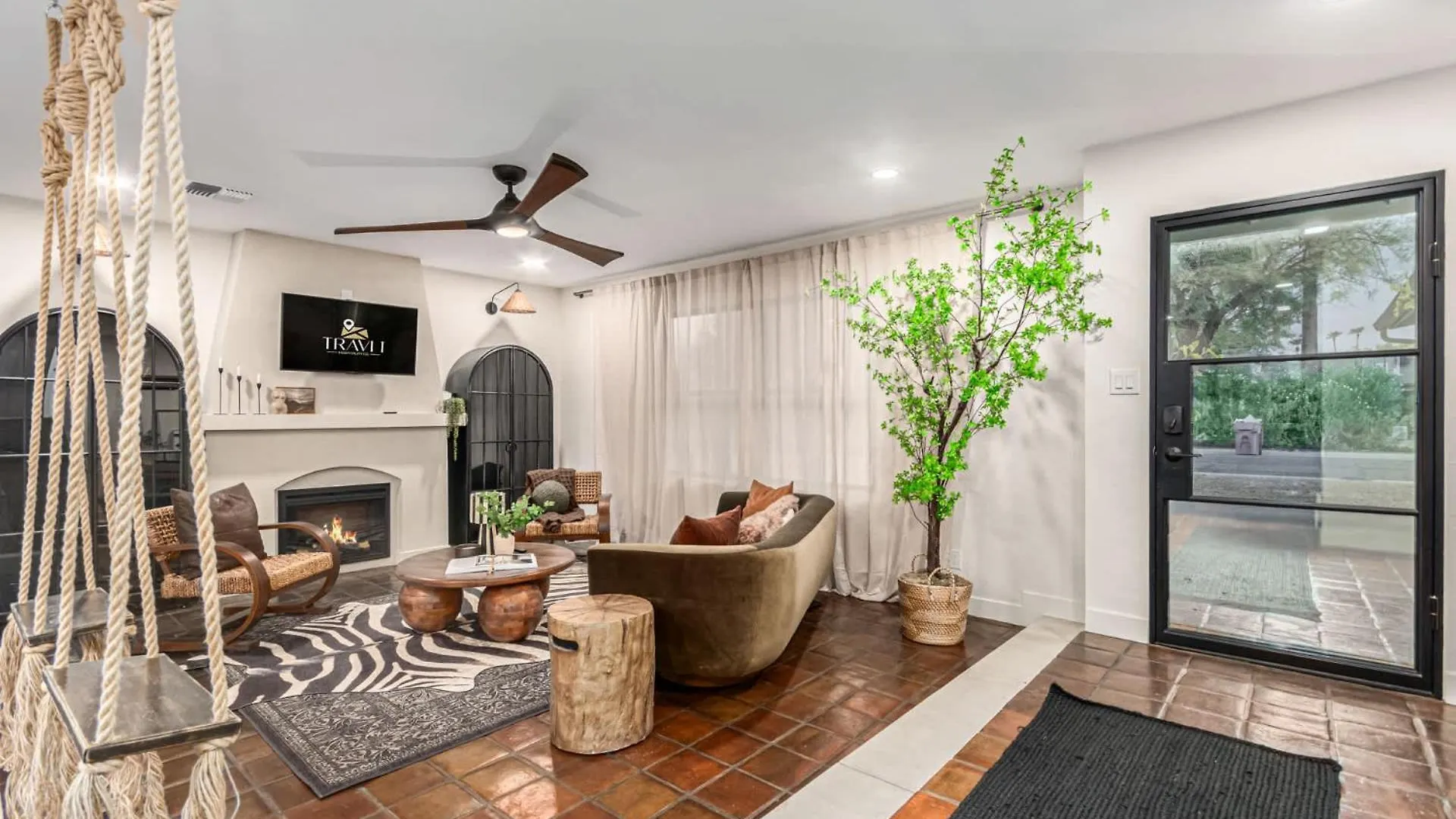 Villa Solanova Designer Oasis With Cocktail Pool & Theater Scottsdale